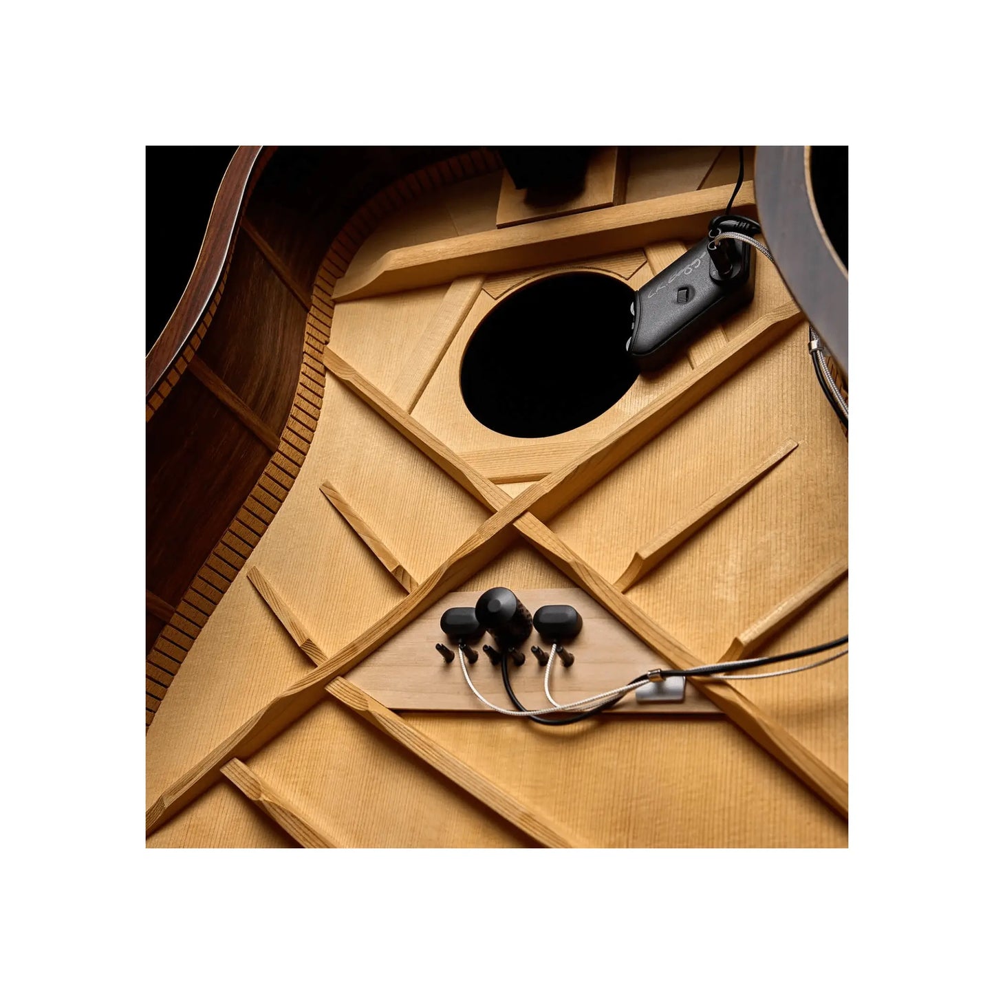 L.R. Baggs - HiFi Duet Acoustic Guitar Pickup and soundhole mounted mixing preamp Guitar Pickups L.R. Baggs Art of Guitar