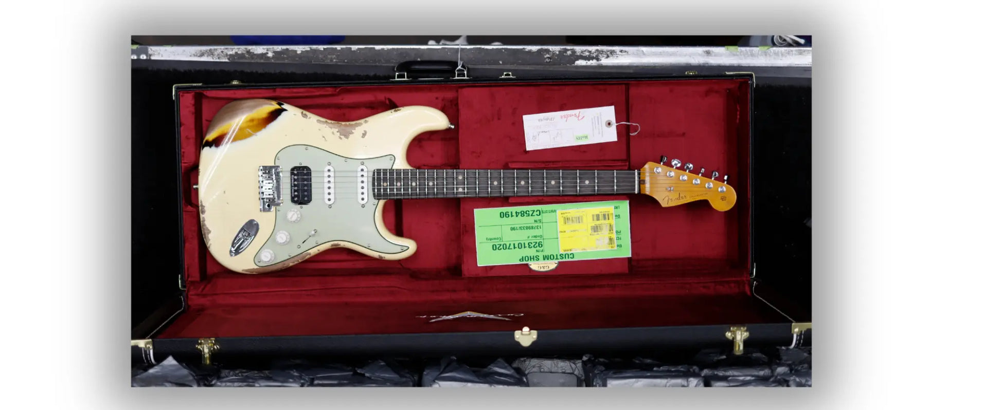 NAMM 2026 Fender Custom Shop Custom Deluxe Heavy Relic HBS-1 Stratocaster -  Aged Vintage White over 3 Tone Sunburst Electric Guitars Fender Art of Guitar